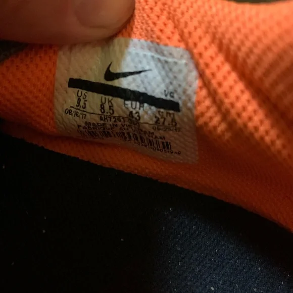 Size 9.5 Nike soccer cleats - Picture 4 of 4